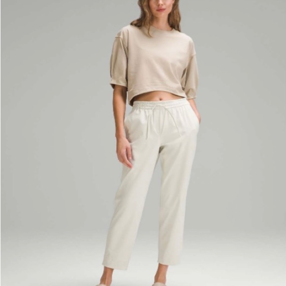 Lululemon Tapered-Leg Mid-Rise 7/8 Pant *Luxtreme
Bone